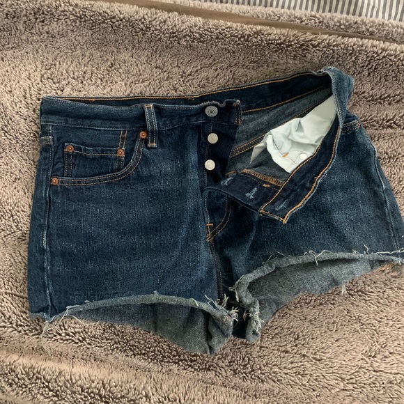 Levi’s 501 Shorts - Picture 2 of 2